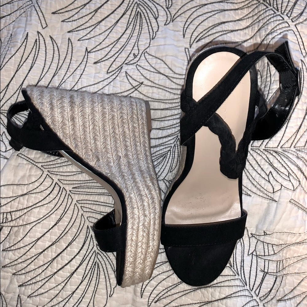 5” wicker wedge NEVER WORN !